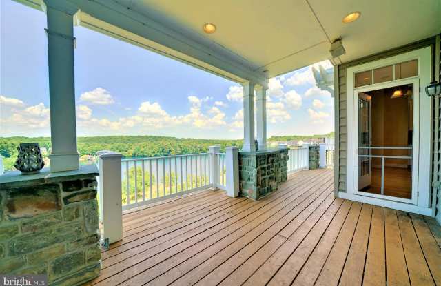 8715 LAKE EDGE DRIVE Gallery 4