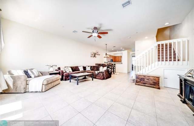 2228 NE 2nd St photos photos