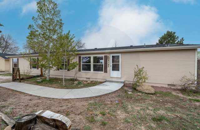 Spacious 4 Bedroom Near Woodman  Black Forrest Rd photos photos