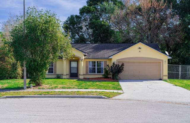 Very Nice 3/2 Home w/ Fenced Yard in St. Cloud with Bonus Room photos photos