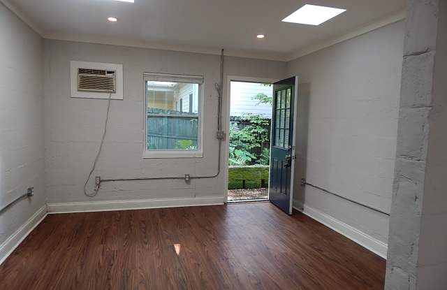 712 Highland Ave NE Apt 4 Gallery 2