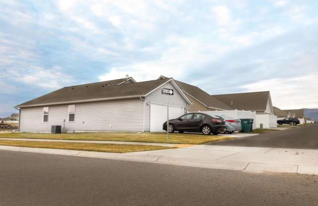 3 bed 2 bath rancher Crown Pointe Community Gallery 4