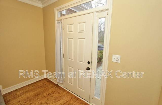 1360 Eastgate Ct SE Gallery 2