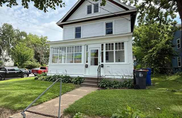 688-690 Fairview Ave N photos photos