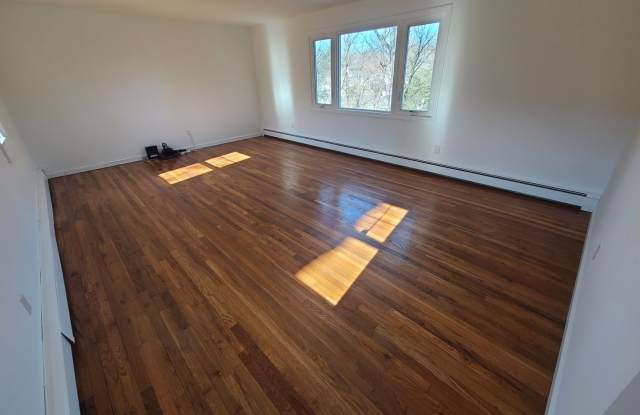 Renovated 3 bedroom 2.5 half bathroom home located in the town of Dobbs Ferry Gallery 2