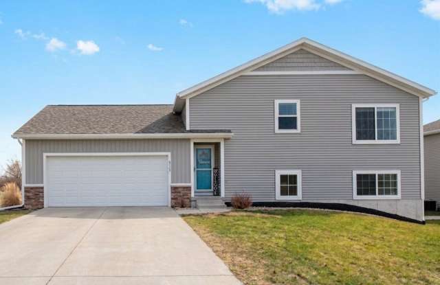 5-Bedroom Townhome in Hudsonville | Cul-de-Sac, 2-Car Garage, Lawn & Snow Included photos photos