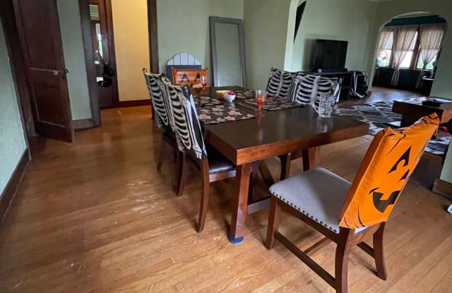 4 Bedroom Single-Family Home in La Crosse with Garage, Central Air & In-Unit Laundry Gallery 4