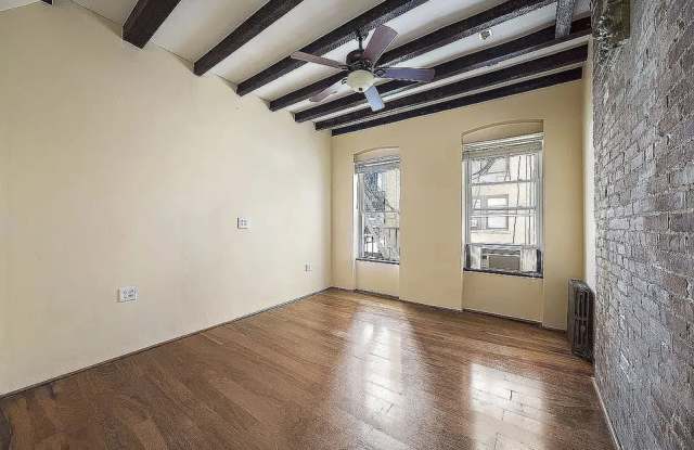 312 W 49th St Apt 5RW Gallery 1