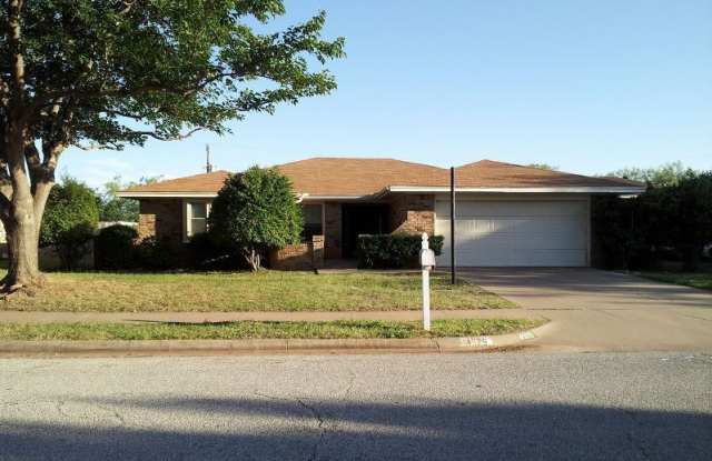 Spacious 3 Bedroom with Office Gallery 4