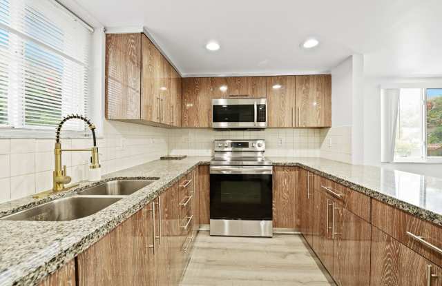 Newly Renovated 2 bed and 3 bath Townhome in Chateaubleau Villas in Doral photos photos