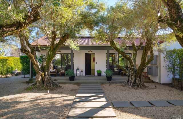 1811 Hillview Place Gallery 2