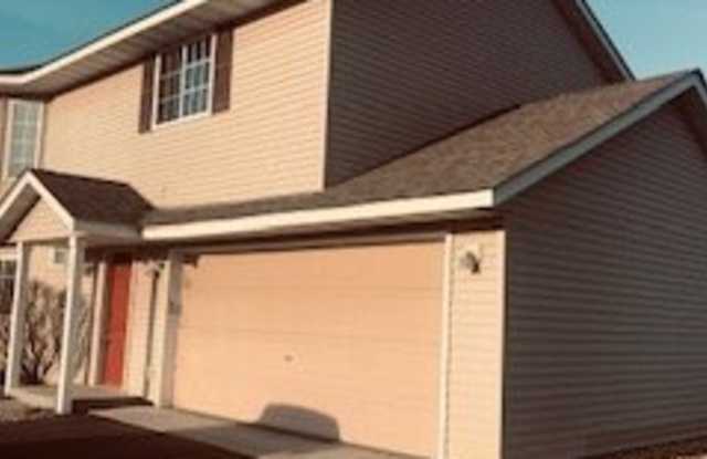3Bd*2Bth- Great location near Target- Shakopee- Available July 1 photos photos
