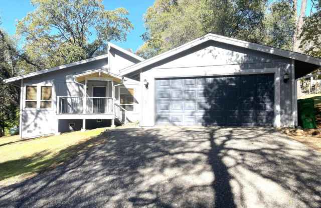 Open Floor plan single story home in beautiful Penn Valley, CA 95946 - 17836 Minnow Way, Lake Wildwood, CA 95946 Open Floor plan single story home in beautiful Penn Valley, CA 95946 - 17836 Minnow Way, Lake Wildwood, CA 95946