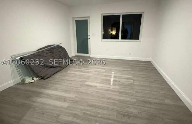 225 SW 76th Ct Gallery 3