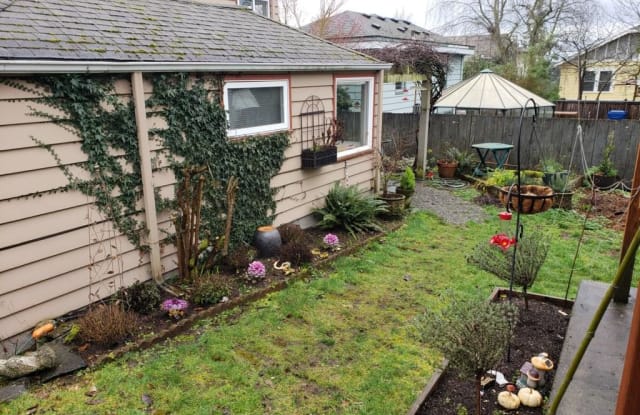2822 68th Ave NE - 2822 NE 68th St, Seattle, WA 98115