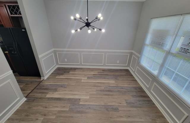 Stunning 4-Bedroom Home for Rent Gallery 4