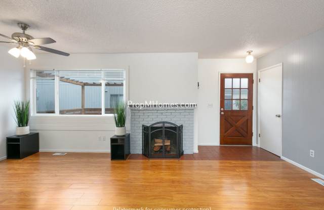 Charming 2-Bedroom Highland Hideaway - Deposit Special! photos photos