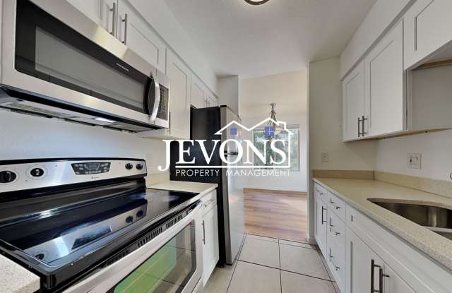 2-bedroom home with water, sewer, and garbage included - Easy access to I-405 and nearby entertainment options photos photos