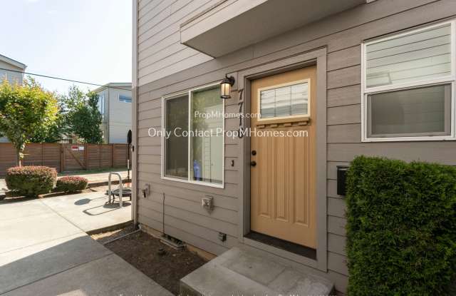 Stylish 2 Bedroom Home in Trendy Montavilla Neighborhood! - 7716 Southeast Washington Street, Portland, OR 97215