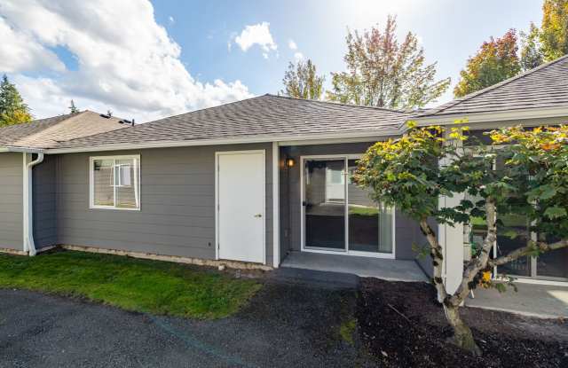 MOVE IN READY 11/15! 2 bed, 1 bath, no garage. Gallery 3