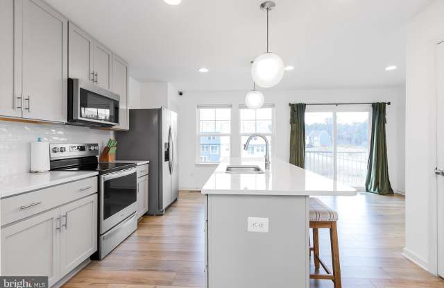 18 NEEDLE Court photos photos