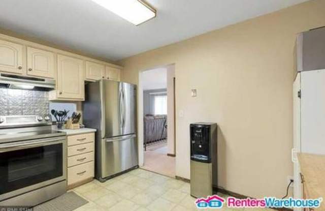 7600 Capetown Plz Gallery 4