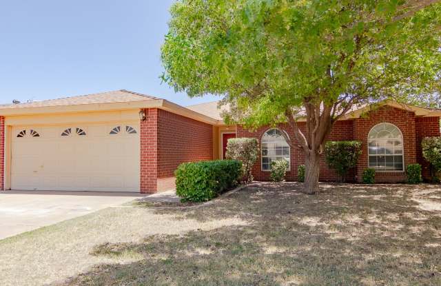 Gorgeous 3-Bedroom with a Large Storage Shed photos photos