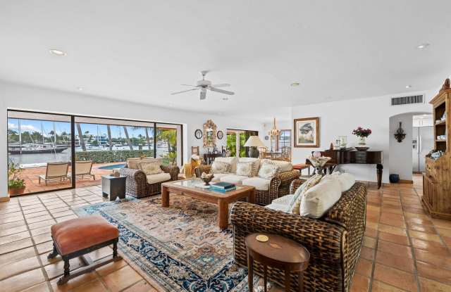 1511 E Lake Drive Gallery 2