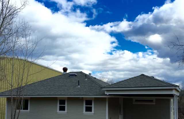 305 Glenwood Road - 305 Glenwood Road, Grass Valley, CA 95945