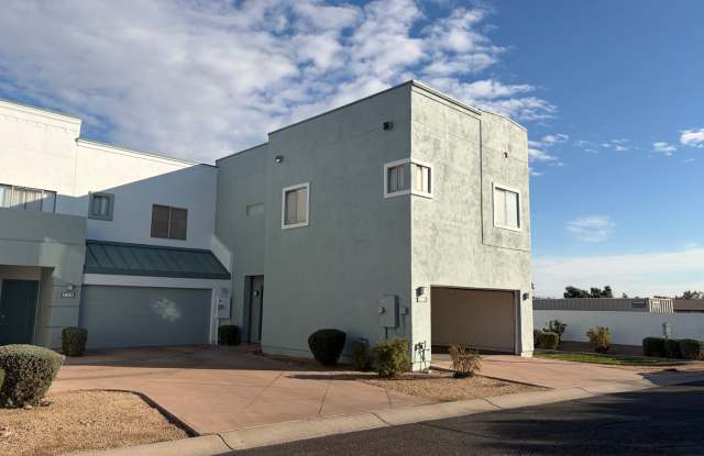 2 Bedroom 2.5 Bath Townhome! Gallery 3