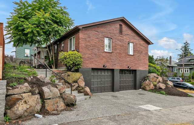 Modern 2-Bedroom Duplex in Queen Anne with Bonus Room, Garage  Yard photos photos