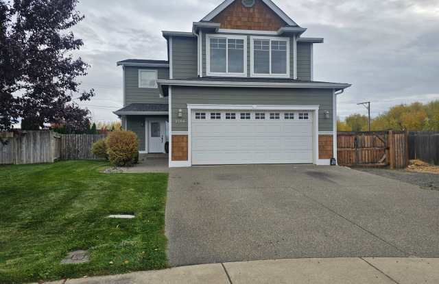 Beautiful Rental with Oversized Yard  Open Layout photos photos