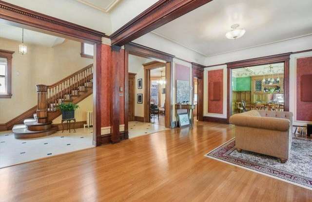 1036 W Garfield Boulevard Gallery 4