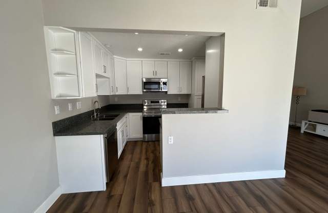 1 Bedroom Condo West of I-5 in Del Mar photos photos
