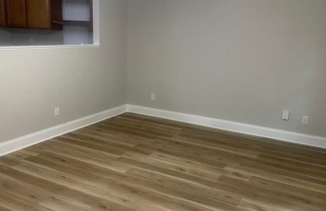 Knoxville 37912 - Available Now! Beautiful 2 Bedroom, 2 bath Condo! - Contact Lisa Vineyard (865) 216-9334 Gallery 4