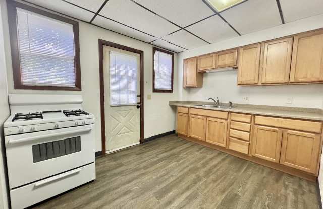 405 West Racine Street - Lower Gallery 2
