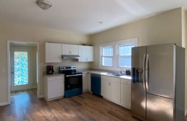 3 bedroom in historic West Burlington Gallery 3