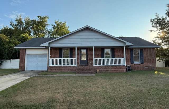 3 Bedroom, 2 Bath Ranch so close to Ft Bragg! - 6537 Gristmill Road, Fayetteville, NC 28314
