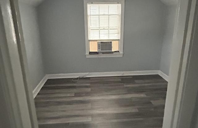 2319 Tytus Avenue - 2 photos photos