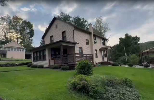 212 Mountain Road Gallery 1