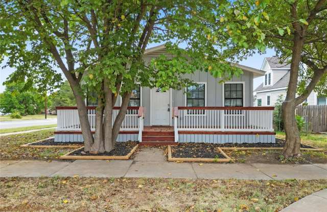 700 S Wyandotte Ave - 700 South Wyandotte Avenue, Bartlesville, OK 74003