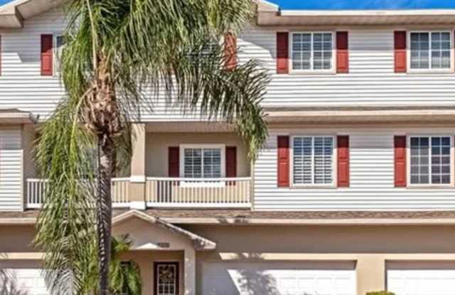 Gorgeous 4-Bedroom, 4-Bathroom Townhouse in Palmetto Gallery 1