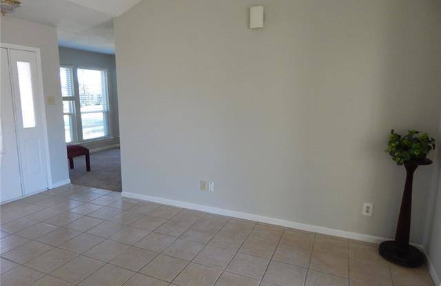 911 REDCEDAR WAY Drive Gallery 2