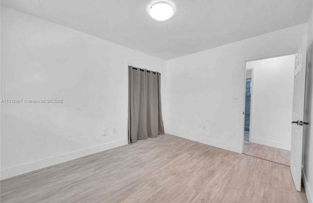 1125 NE 80th St Gallery 4