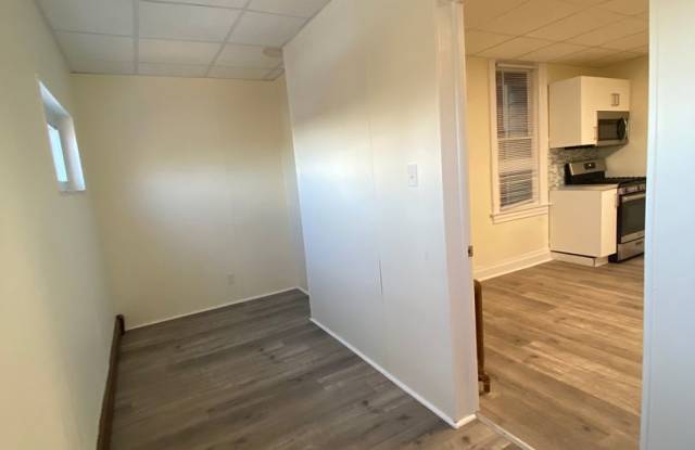 3BR house with fenced backyard! Gallery 4