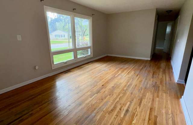 4 Bedroom 2 Bathroom House Available for Rent! Gallery 3