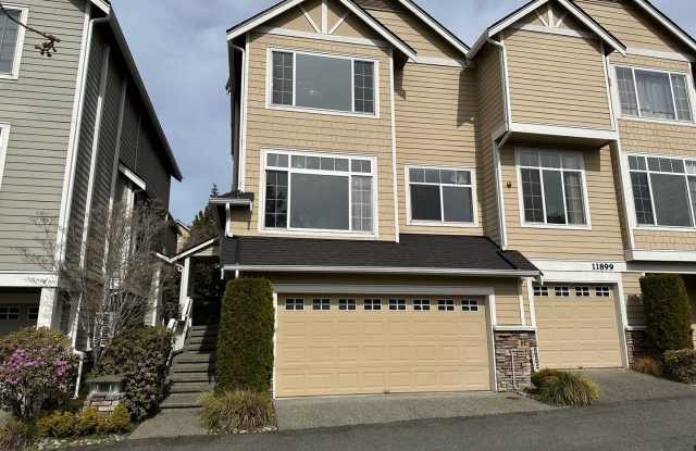 Beautiful Downtown Bellevue 3bd 2.5Bath Large Townhome! - 11899 Southeast 4th Place, Bellevue, WA 98005