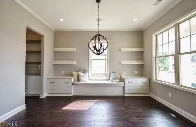 1509 Benham Gallery 4