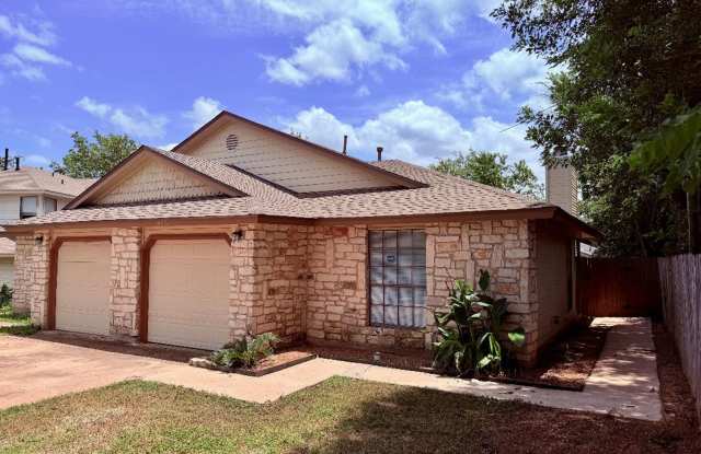 Great, well-maintained single-story duplex tucked away on a quiet cul-de-sac! photos photos
