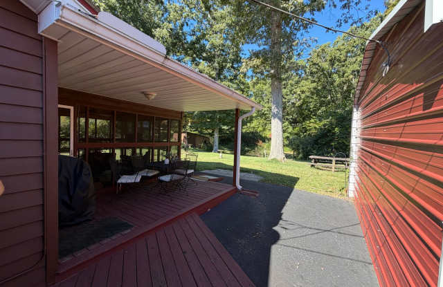 1950's 3BR/ 2BA One-Level Charmer in Lenoir City Gallery 4